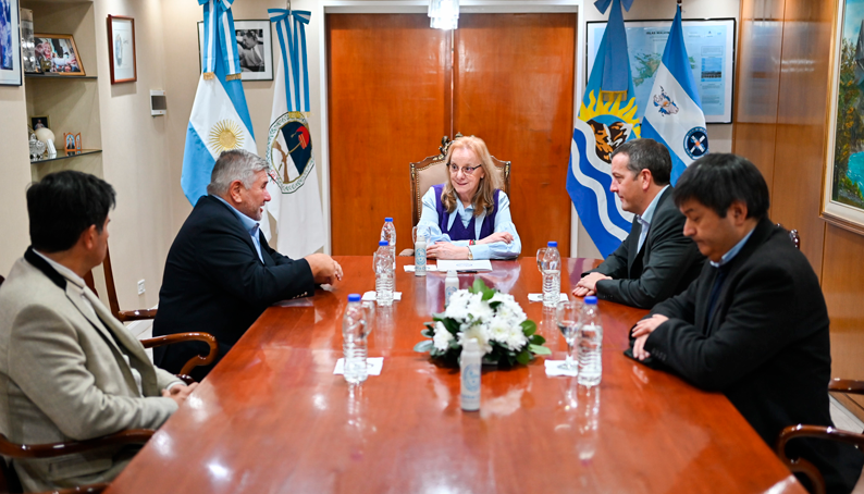 Mag CP Luis María Capellano fue recibido el día 29 de mayo en Santa Cruz por la gobernadora, Alicia Kirchner.